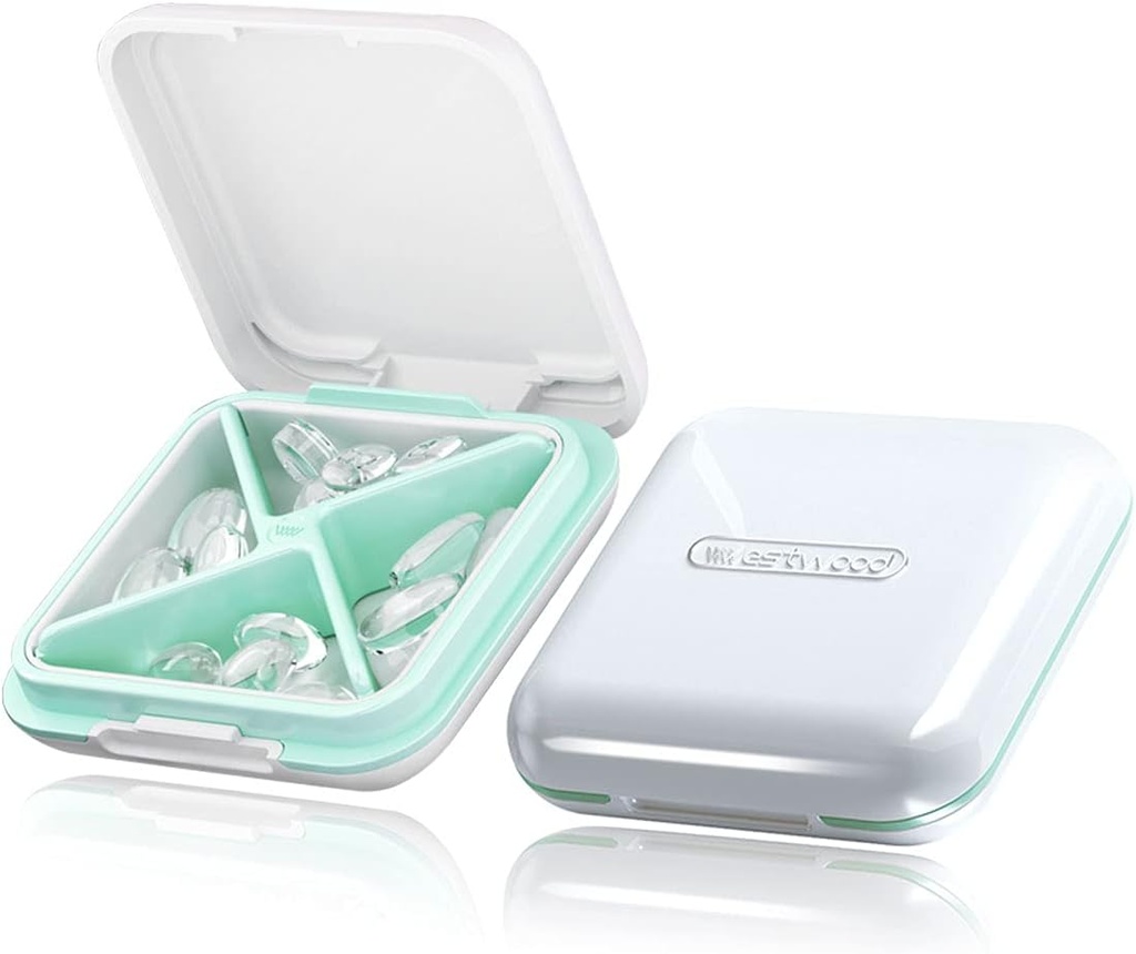 小さい丸薬箱、旅行丸薬箱、Dtouayzの携帯用薬のオルガナイザー、ビタミンおよび薬物ディスペンサー、Purseかポケットのためのかわいい毎日の丸薬箱、防水4のコンパートメント旅行丸薬の容器