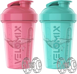 VELOMIX -2 パック- 20 oz プロテインミキサー用プロテインシェーカーボトル - 2x ワイヤーウィスク | リーク プロテインシェークとプレワークアウトのためのプルーフシェーカーカップ | タンパク質シェーカーボトルパック(ピンク/ターコイズ)